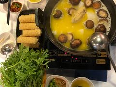 -鲜入围煮花胶鸡海鲜火锅