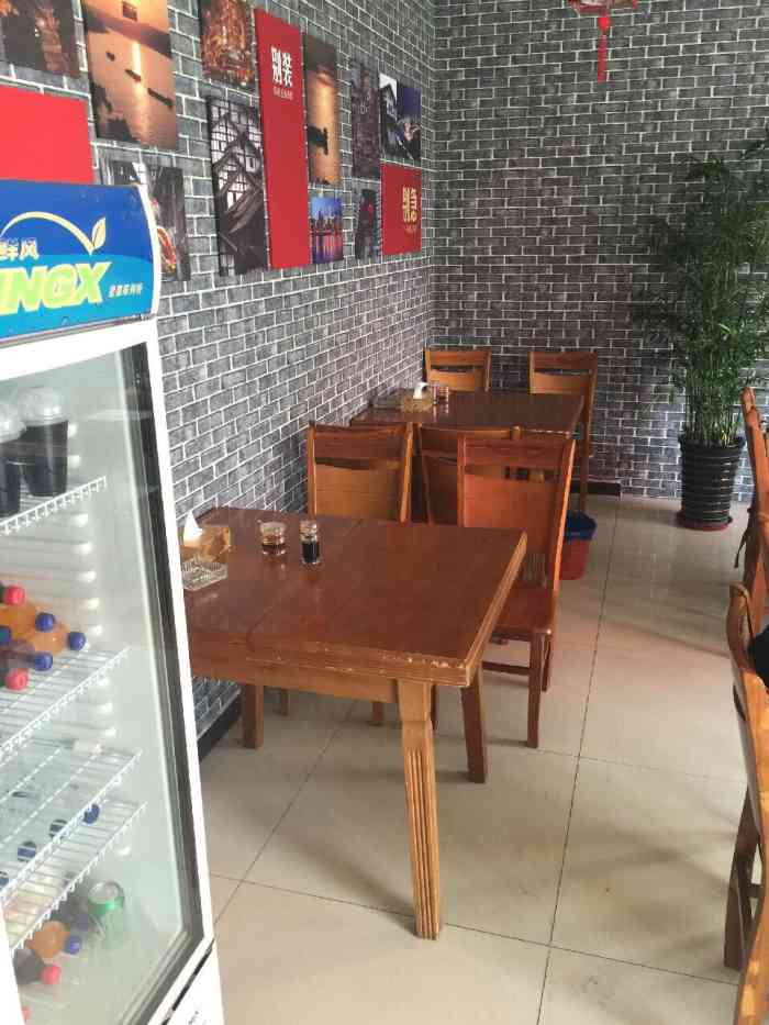 渝伢子重庆小面-"太难吃牛肉没熟老板不会做生意就一垃圾店吃.