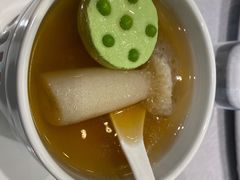 夏映莲蓬竹笙蛋-新光酒家·河豚·海鲜·蟹料理(浦东店)