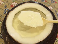 -志龙皇冠吃货椰子铺
