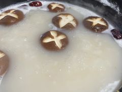 -牛牛和牛海鲜粥底火锅(长虹国际城店)