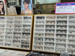 -美式眼镜·授权蔡司.依视路.尼康.豪雅.明月(人民广场店)