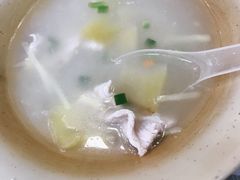 酸菜肉片汤-圆宝台湾小吃(迎津街店)
