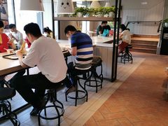 用餐区-肯德基(西影路店)