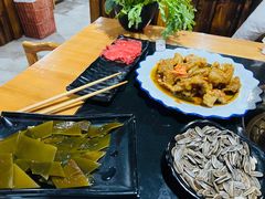 -果松木炭酸菜铜火锅·外婆参鸡汤