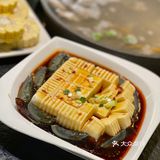 热腾腾的牛肉砂锅 四个人点了「一斤牛肉」的大锅