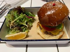 招牌澳洲牛肉汉堡-MIKAKU(万达广场上海宝山店)