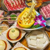 全程也都有帮烤 还有给一盘灵魂葱丝 生菜包肉绝！