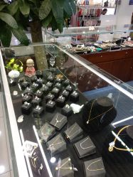 -灵彩珠宝(朗香街店)