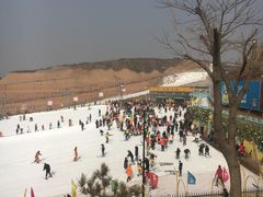 -采薇庄园四季滑雪场