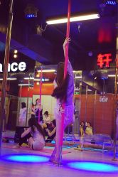上海轩依钢管舞学校(钢管舞中心长寿路总校)-轩依钢管舞