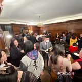 最後儼然成為了榮宅這一宅邸的主人…
