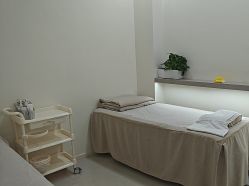 -苗方清颜专业祛痘·皮肤管理