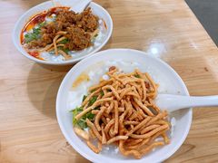 特色牛肉豆腐脑-晓友烧麦(光华村店)