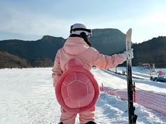 -济南卧虎山滑雪场