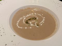 松露蘑菇奶油汤-C&R西班牙餐厅