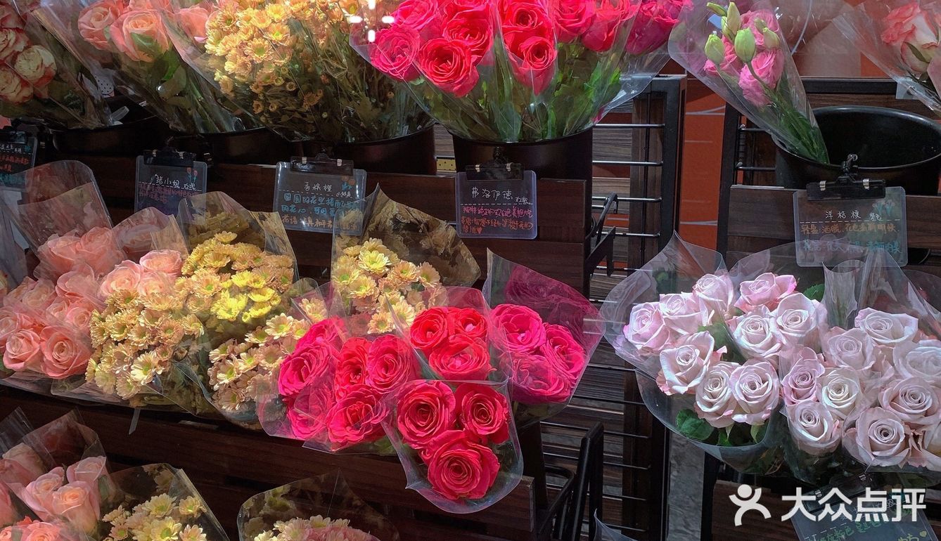 全球旗舰店[得意]北京首家优衣库花店🌹[礼花]绿啦❗️