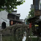 4块钱一块，用料很足，大家排队购买