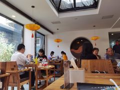 大堂-毛辣果·贵州红酸汤牛肉火锅(西单店)