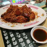 丰盛里这家港式餐厅适合家人聚餐；「庙街风沙鸡」表皮脆香