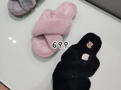 -UGG(燕莎奥特莱斯购物中心店)