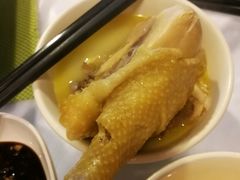 浓厚原只鸡煲花胶汤-鲜入围煮花胶鸡海鲜火锅