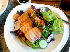 三文鱼沙拉-Chom Cafe and Restaurant