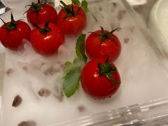 番茄脆菇沙拉-小大董·烤鸭(凤凰汇店)