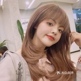 春季长发女生 颜色 造型