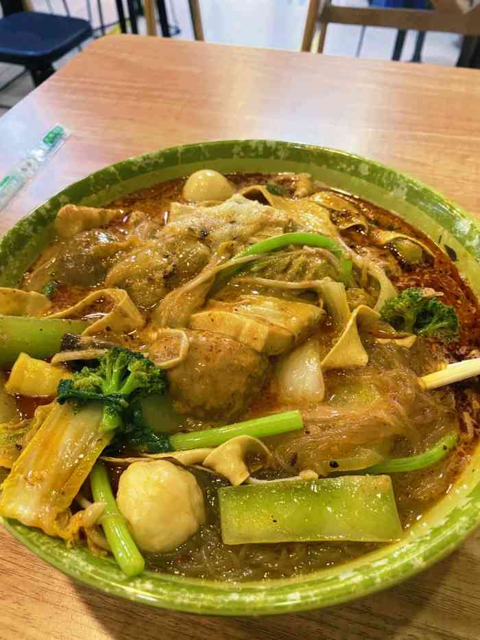 麻辣隔壁清真麻辣烫-"来的时候人不多 被好大的碗惊艳了哈哈哈 .