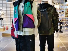 -NIKE KICKS LOUNGE体验店(北京新中关店)