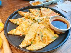 海鲜葱饼-明洞阿姨·韩式酱蟹烤肉·创意料理(三元桥店)