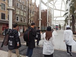 -现代经典婚纱摄影