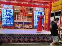 -刘姐啤酒鱼民族演艺餐厅(西街总店)