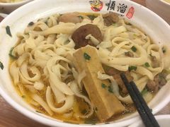 -顺溜·手工刀削面·黑金店(铜锣湾店)