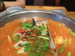 -野山舂·贵州现舂酸汤火锅(鸿通城店)