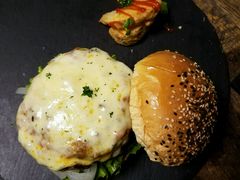 芝士肉酱汉堡-HIGH FIVE哈福手工汉堡(桂林路店)