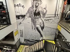 -百年港湾奥特莱斯(香炉礁店)