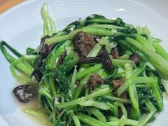 山野榛蘑炒鸡毛菜-关东小磨东北菜(上海长风大悦城店)