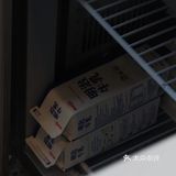 看外国小哥喝了一口 表示很灵