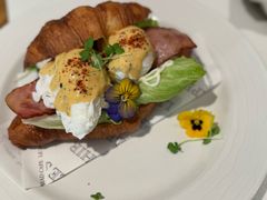 班尼迪蛋培根招牌可颂-LE SAPHIR 莎菲尔菓子(和兴店)