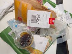 -麦当劳(上海虹桥站30B检票口楼上)