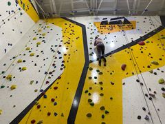 -问山MountQuest攀岩馆