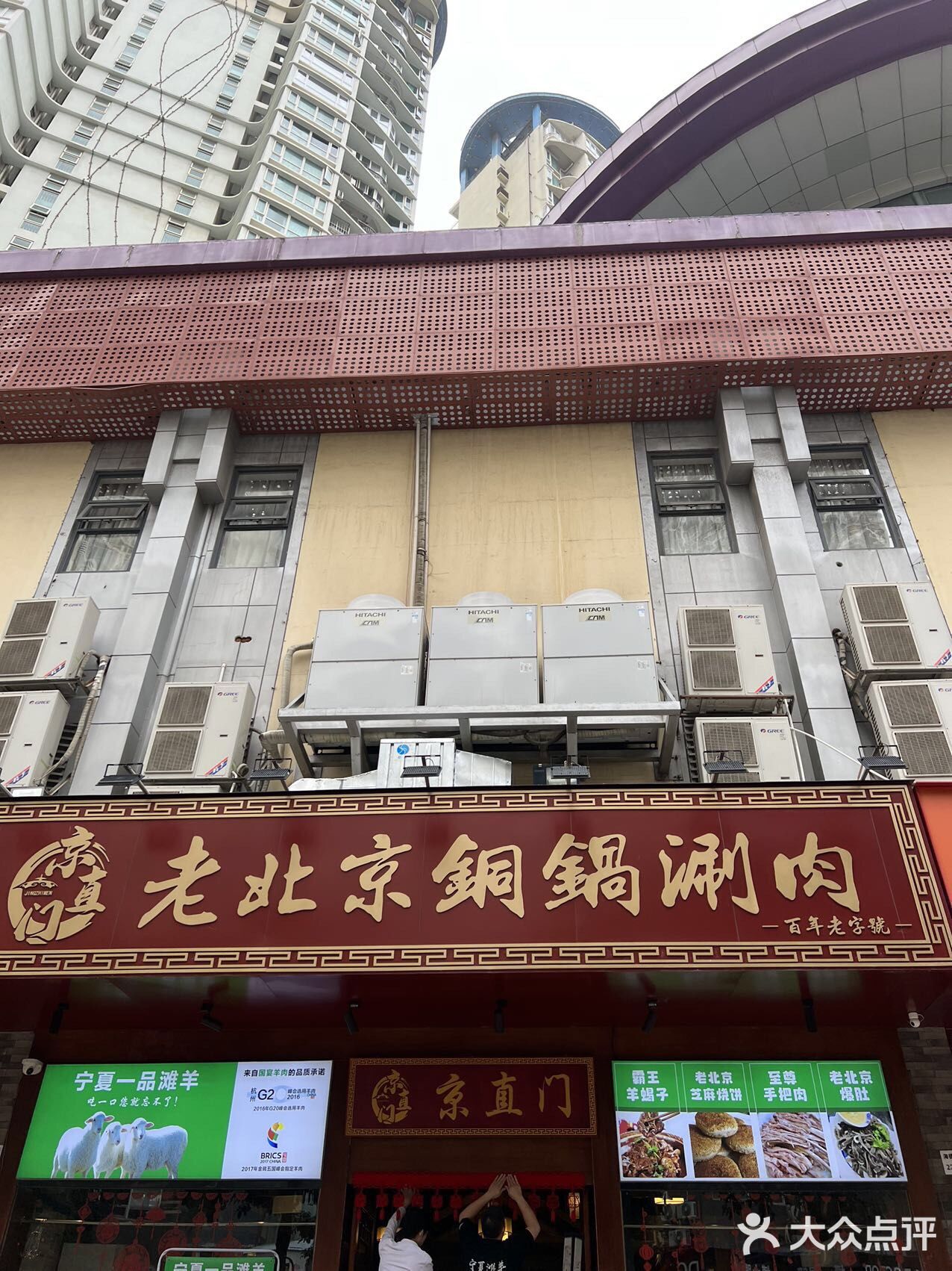 我们没吃完还打包了满满一盒