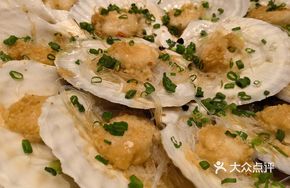 Steamed Fresh Scallop with Garlic Vermicelli