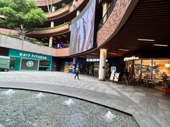 -瑞虹新天地月亮湾