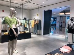 -URBAN REVIVO(欢乐海岸购物中心店)