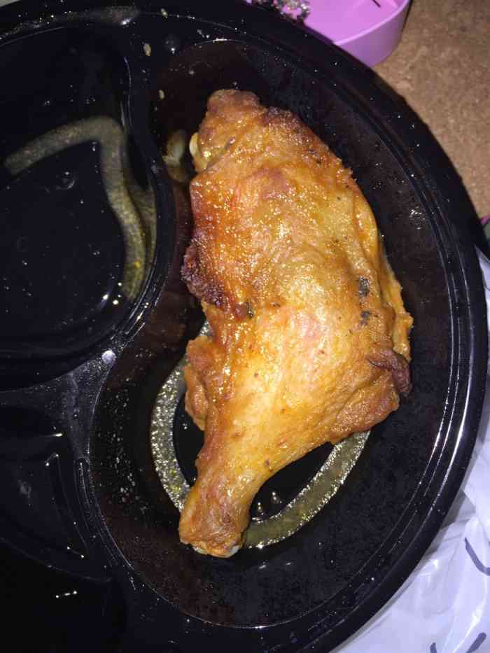在饿了么上面点的外卖鸡腿和饭分开来装的有活动价格跟实惠鸡腿大但是