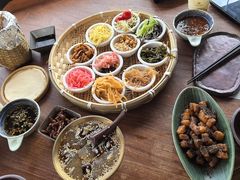 -包整·丝娃娃(一览甲秀楼风景店)