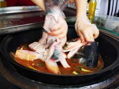柴锅炖水库鱼-姥家大锅台水库渔家